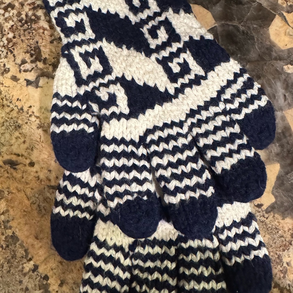 Women’s Navy and White Knit Gloves